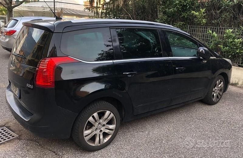 Usata Peugeot 5008 Allure 111 CV (81 kW) 2012 Nero Monovolume