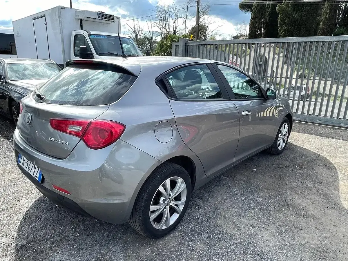 Usata Alfa Romeo Giulietta 120 CV (88 kW) 2018 Grigio Utilitaria