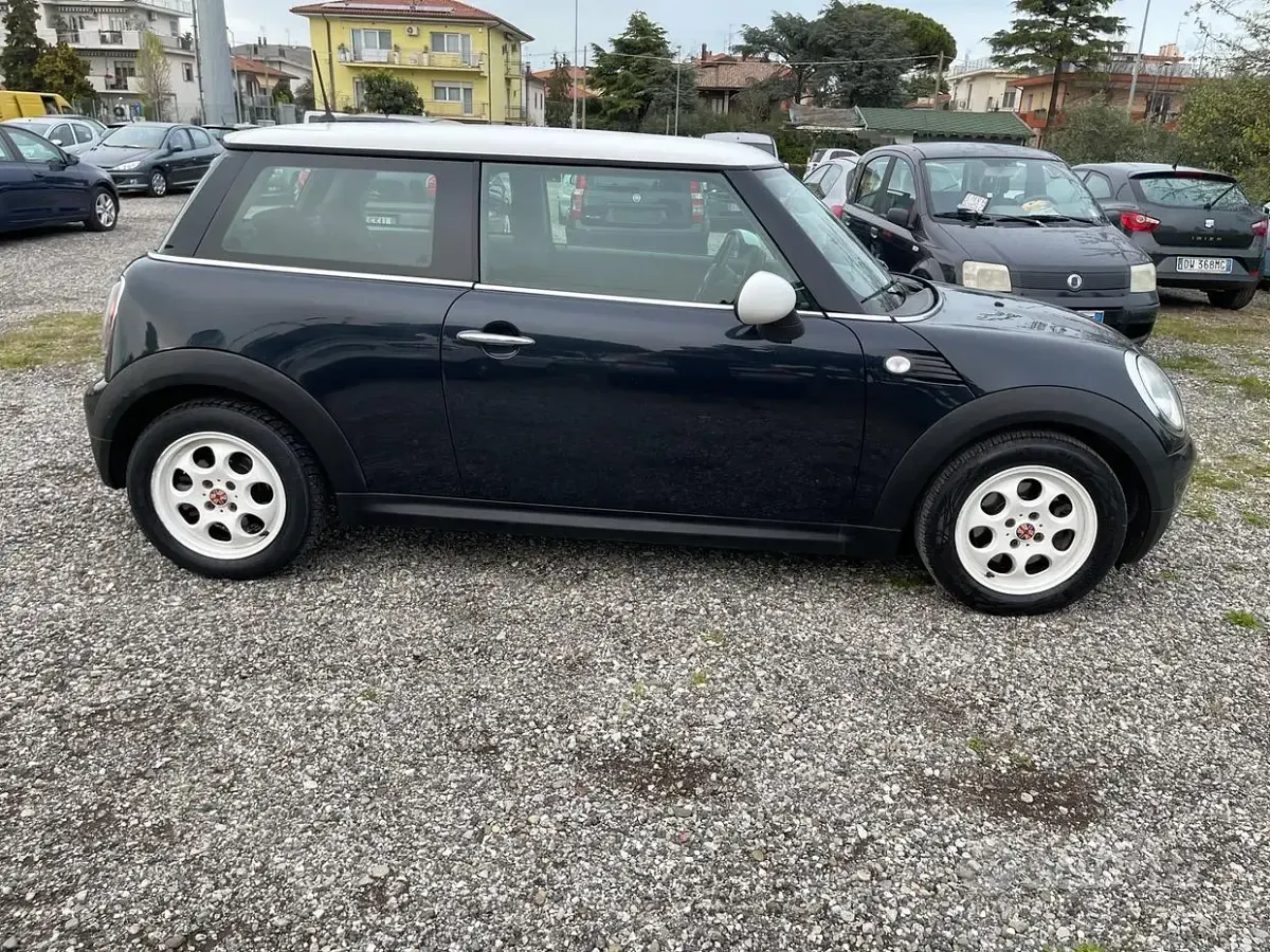 Usata Mini Cooper D Pepper 109 CV (80 kW) 2009 Nero Utilitaria