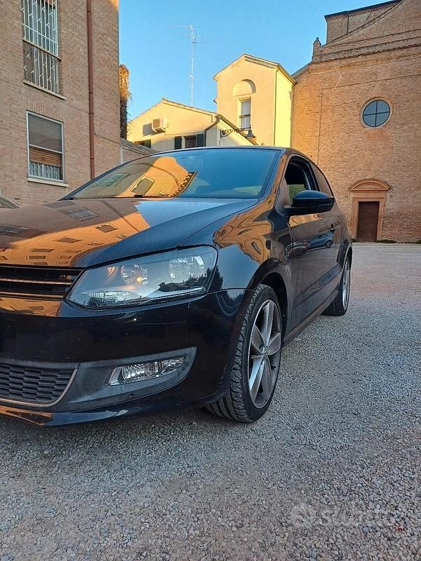 Nero Usata 2012 VW Polo Highline Coupé | 7500 € (Buon prezzo) - Immagine 1/4