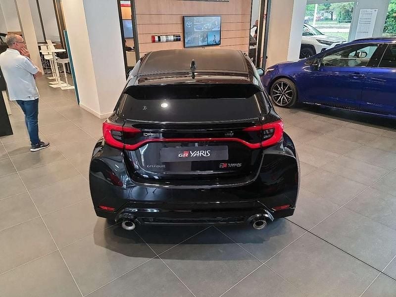 Nuova Toyota Yaris 280 CV (205 kW) 2026 Nero Utilitaria