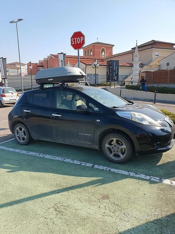 Nero Usata 2012 Nissan Leaf Due volumi | 1000 € - Immagine 1/1