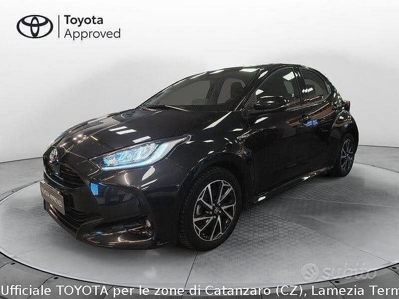 Nero Usata 2021 Toyota Yaris Hybrid Trend Tre volumi | 18.900 € (Buon prezzo) - Immagine 1/4