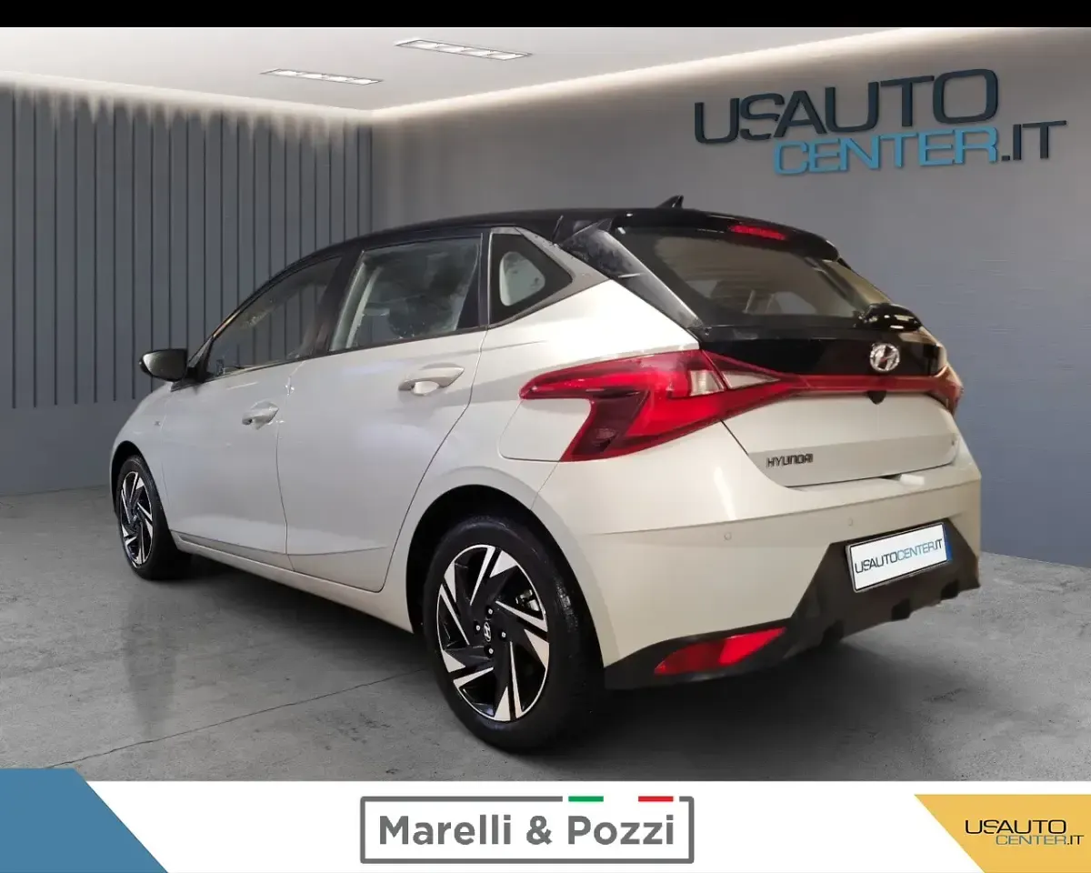 Usata Hyundai i20 100 CV (73 kW) 2021 Verde Utilitaria