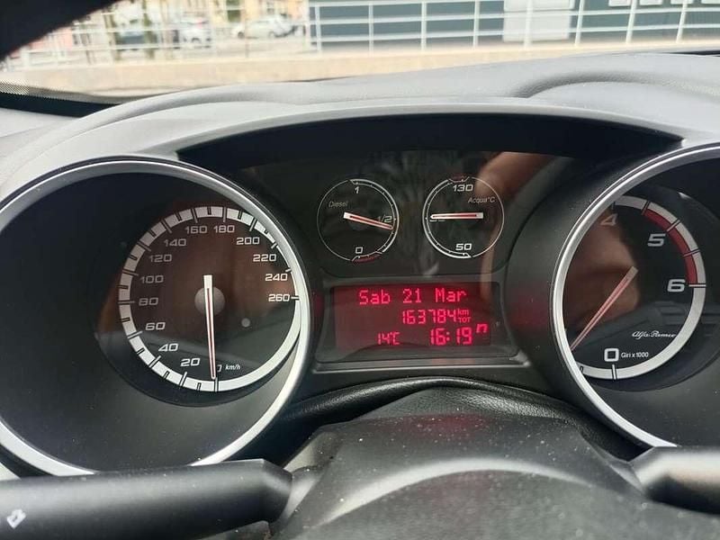 Usata Alfa Romeo Giulietta Business 105 CV (77 kW) 2013 Argento Utilitaria