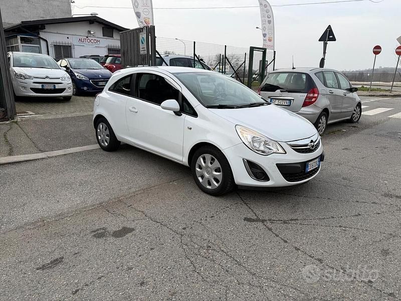 Usata Opel Corsa 65 CV (47 kW) 2013 Bianco Utilitaria