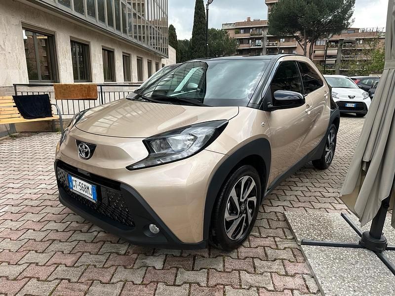 Usata Toyota Aygo X Trend 72 CV (52 kW) 2024 Beige SUV