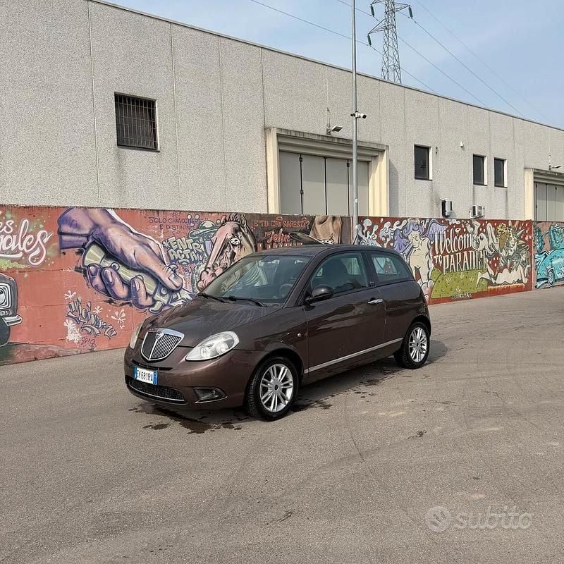 Usata Lancia Ypsilon Platinum 69 CV (50 kW) 2011 Marrone Utilitaria