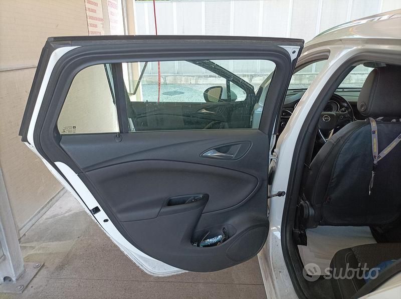 Bianco Usata 2017 Opel Astra Station wagon | 9200 € (Buon prezzo) - Immagine 1/4