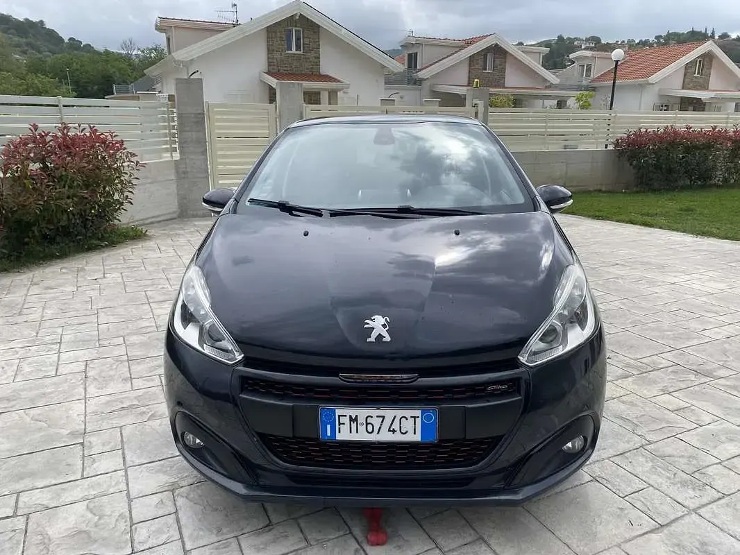 Usata Peugeot 208 GT-line 99 CV (72 kW) 2017 Utilitaria