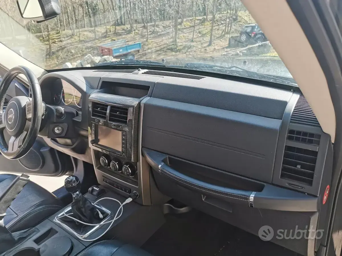 Usata Jeep Cherokee 200 CV (147 kW) 2012 Nero SUV