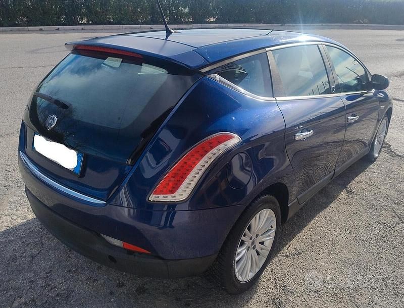 Usata Lancia Delta 120 CV (88 kW) 2010 Blu Utilitaria