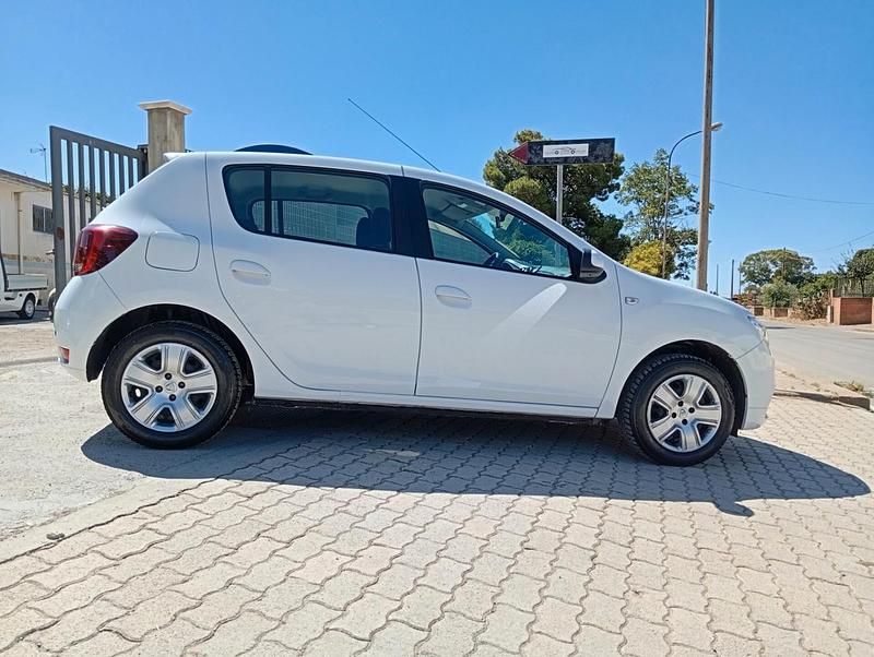 Usata Dacia Sandero Comfort 90 CV (66 kW) 2019 Bianco Utilitaria