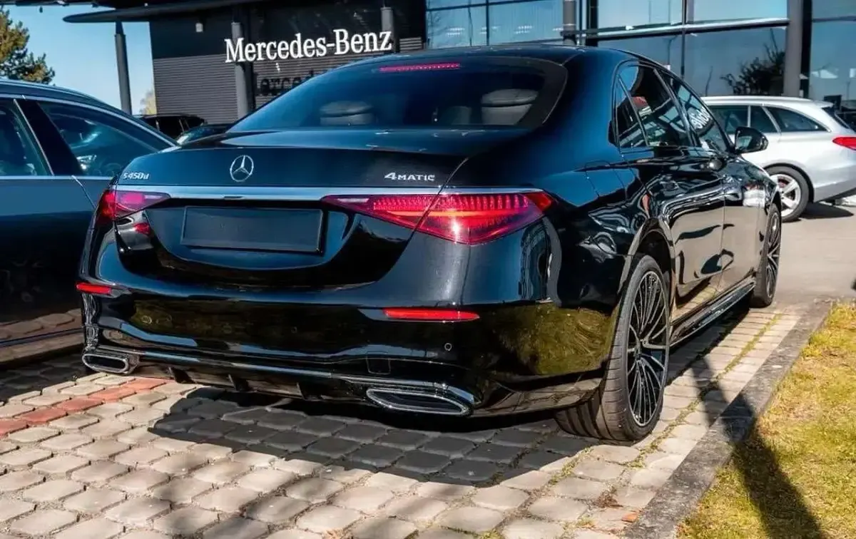 Usata Mercedes S450 Premium Plus 367 CV (269 kW) 2025 Obsidian nero Berlina