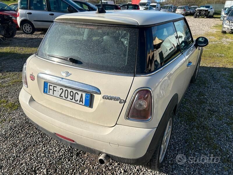 Usata Mini Cooper D 109 CV (80 kW) 2008 Beige Utilitaria