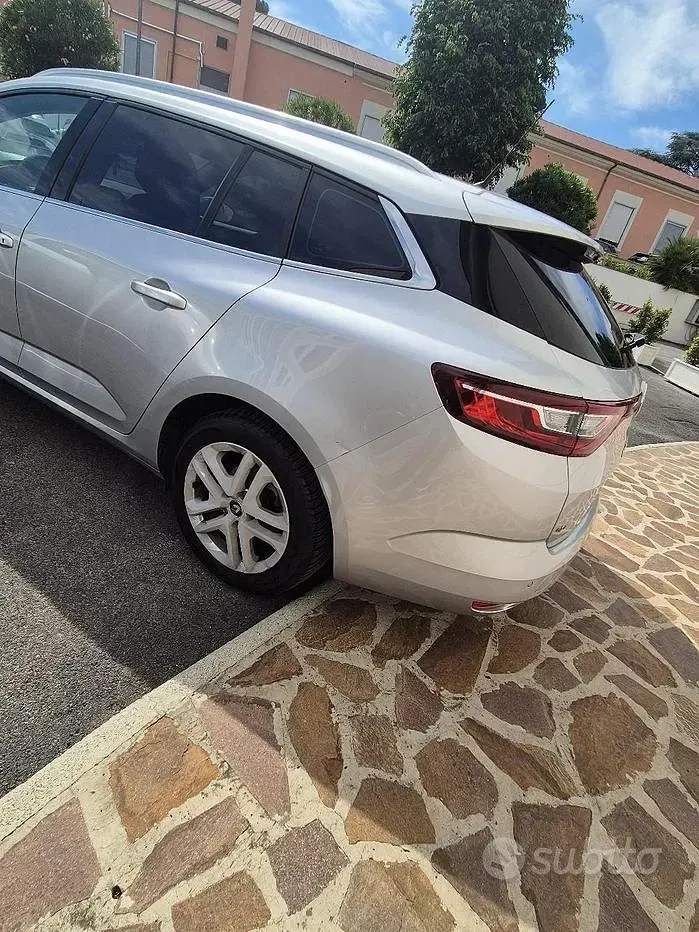 Usata Renault Mégane GrandTour Business 116 CV (85 kW) 2019 Grigio Station wagon