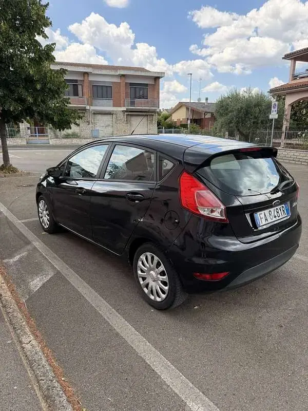 Usata Ford Fiesta 75 CV (55 kW) 2016 Nero Utilitaria