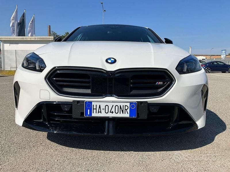 Nuova BMW M135 300 CV (220 kW) 2025 Bianco Utilitaria