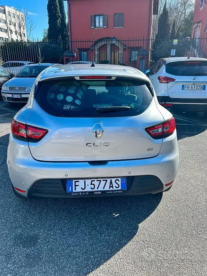 Usado Renault Clio IV 75 CV (55 kW) 2017 Gris Utilitario