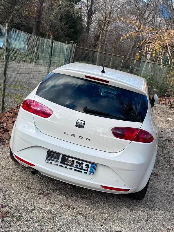 Bianco Usata 2011 Seat Leon Tre volumi | 6000 € - Immagine 1/4