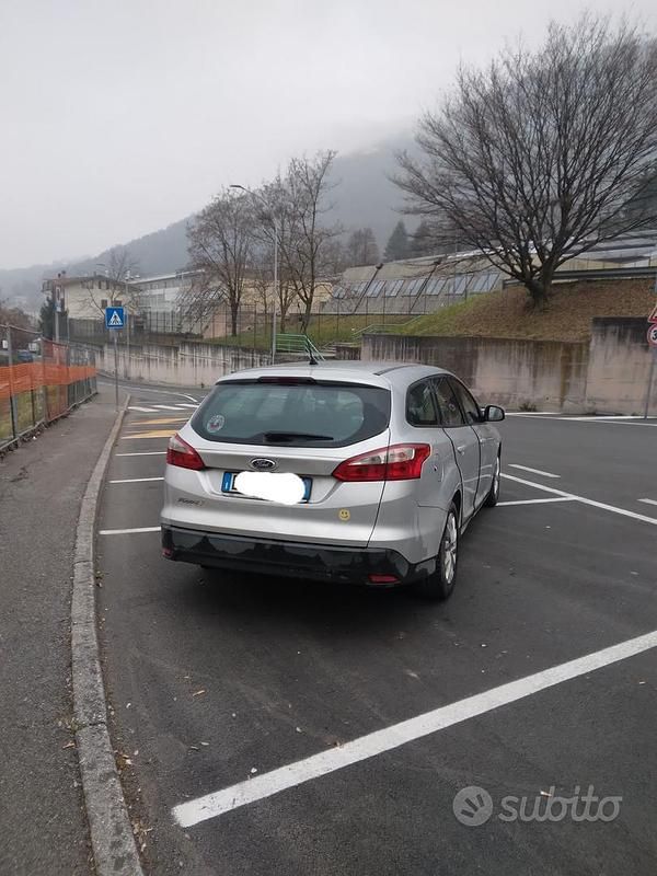 Usata Ford Focus 115 CV (84 kW) 2013 Grigio Station wagon