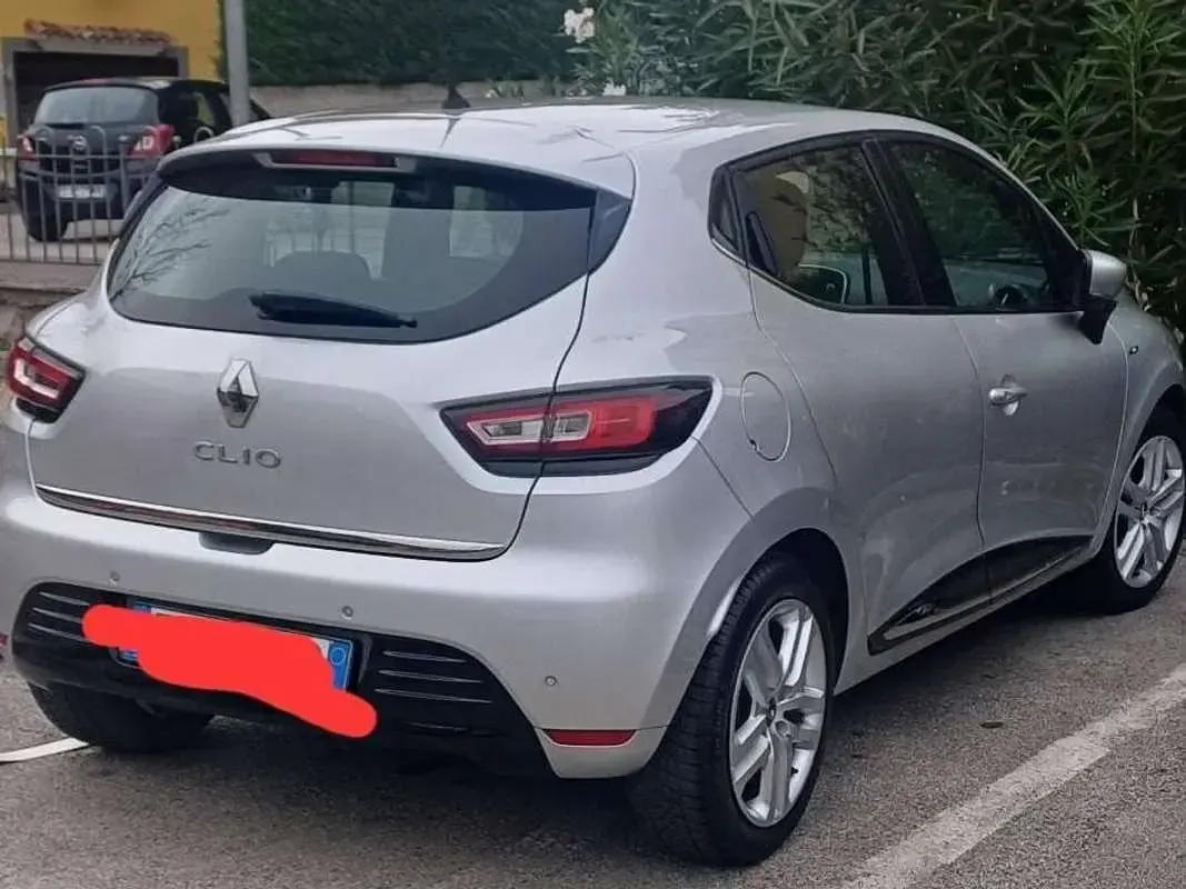 Usata Renault Clio IV Zen 75 CV (55 kW) 2019 Argento Berlina