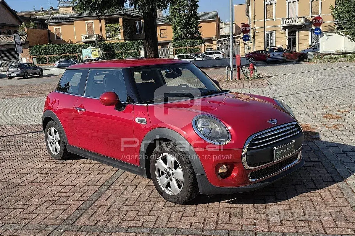 Usata Mini ONE 102 CV (75 kW) 2016 Rosso Utilitaria