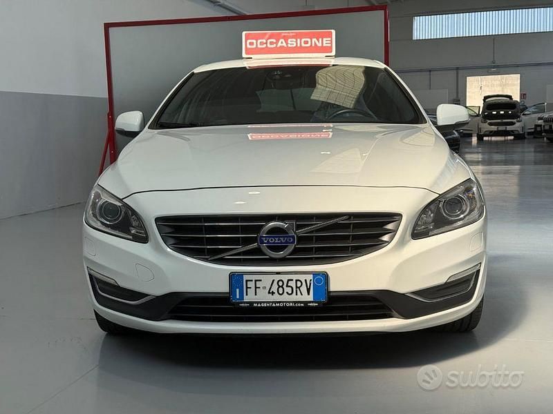 Usata Volvo V60 Momentum 288 CV (211 kW) 2016 Bianco Station wagon