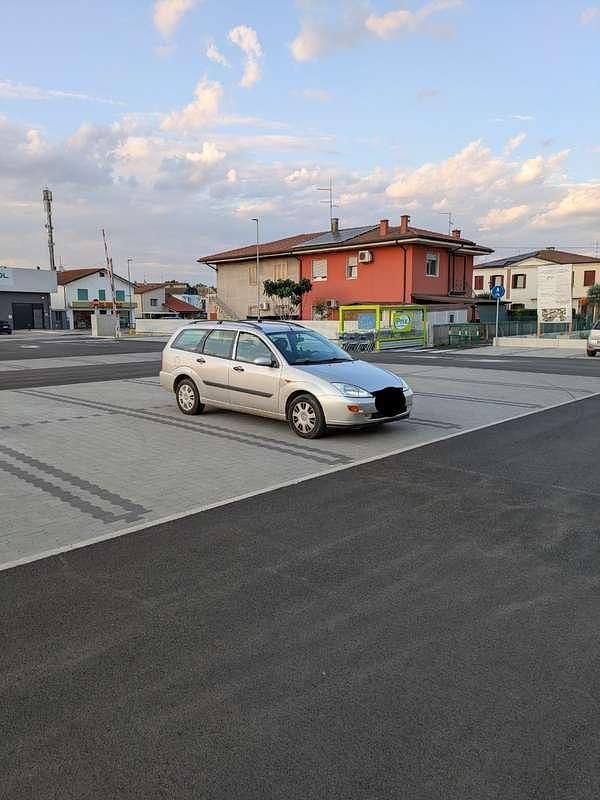 Begagnad Ford Focus 101 HK (74 kW) 2001 Kombi