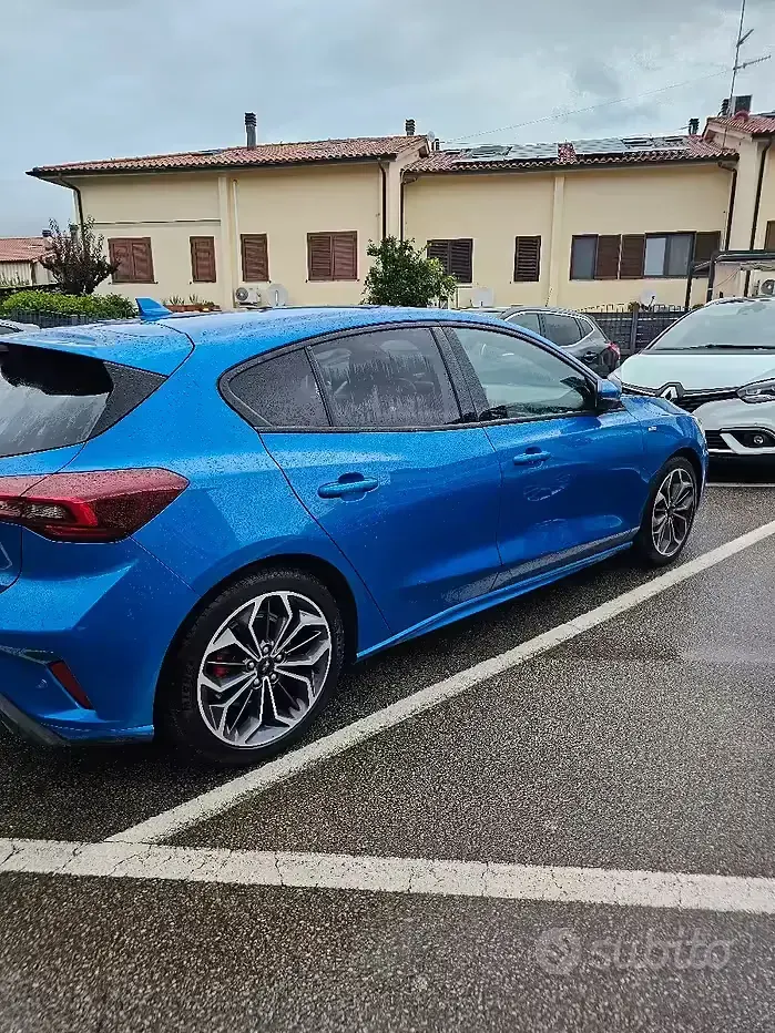 Usata Ford Focus ST-Line X 115 CV (84 kW) 2023 Blu Berlina