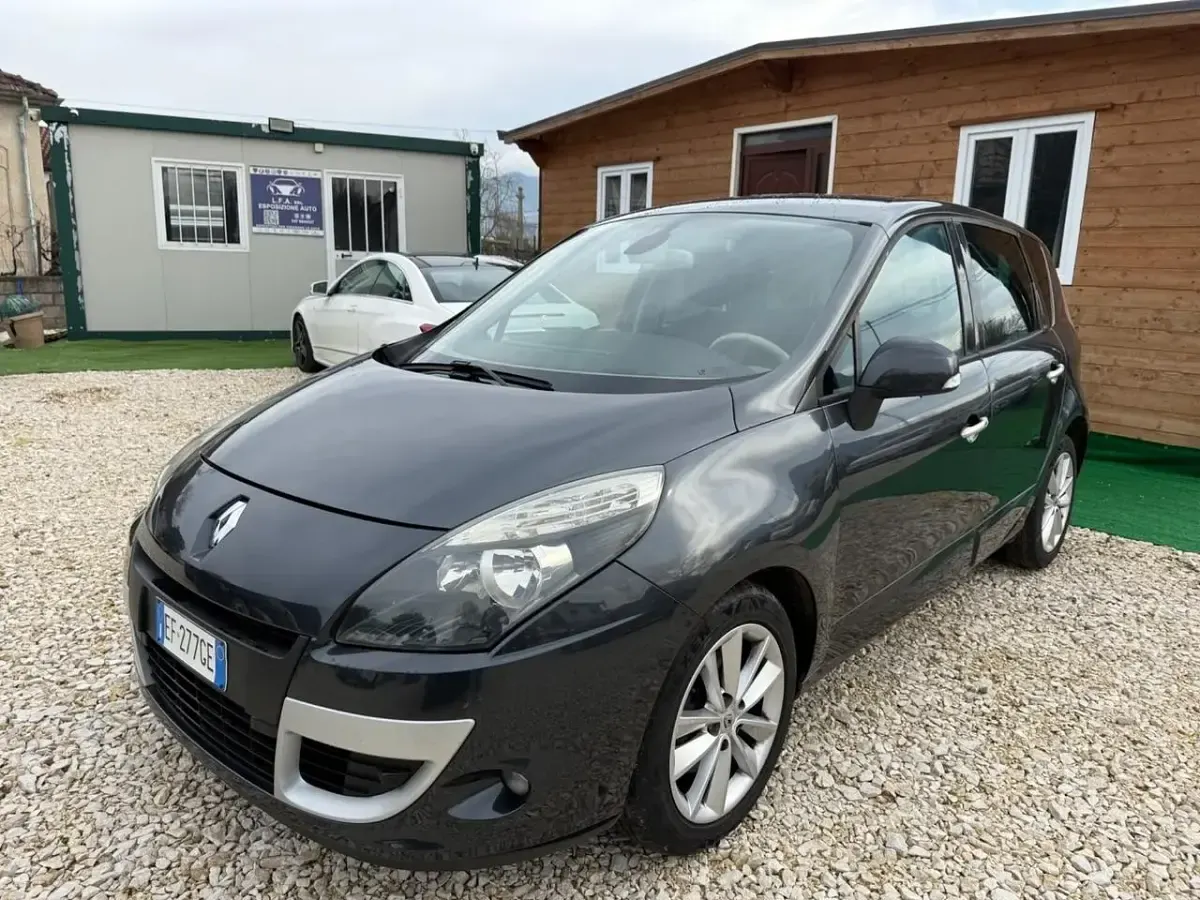 Usata Renault Scénic III 110 CV (80 kW) 2011 Grigio Monovolume