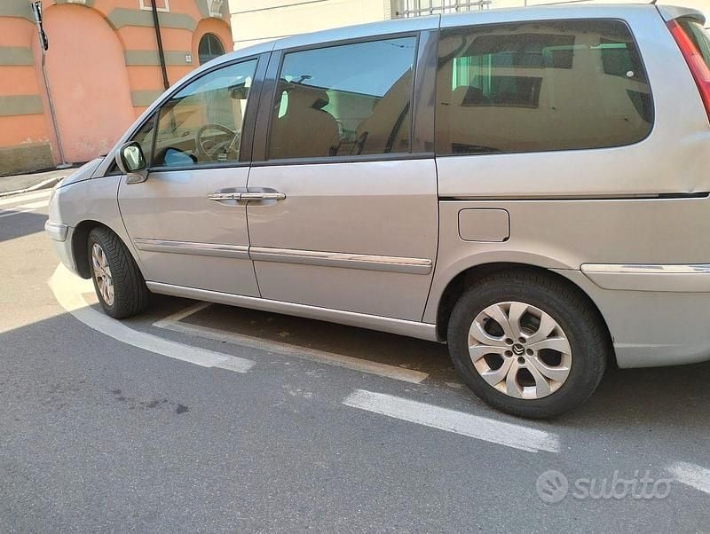 Grigio Usata 2010 Citroën C8 Monovolume | 3800 € (Cara) - Immagine 1/4