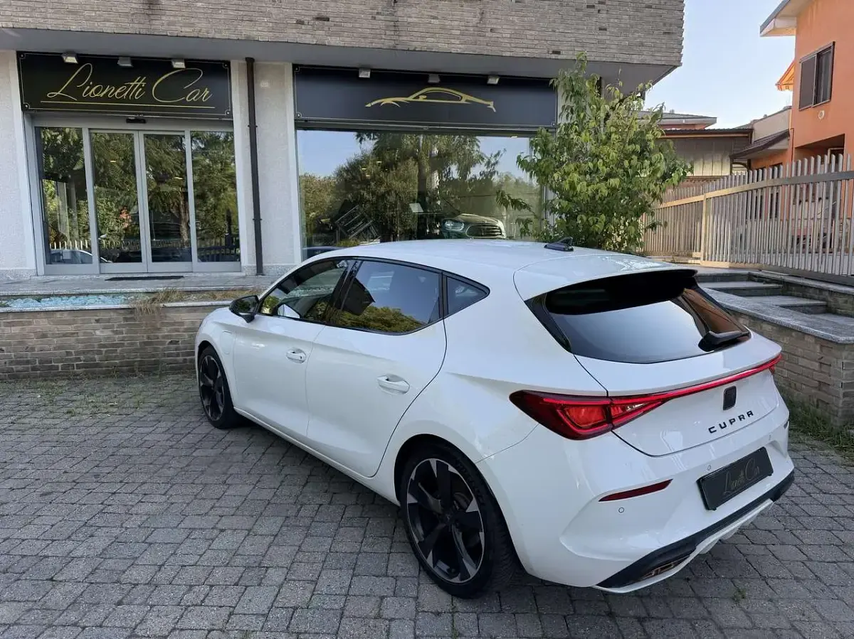 Usata Cupra Leon 150 CV (110 kW) 2023 Bianco Berlina