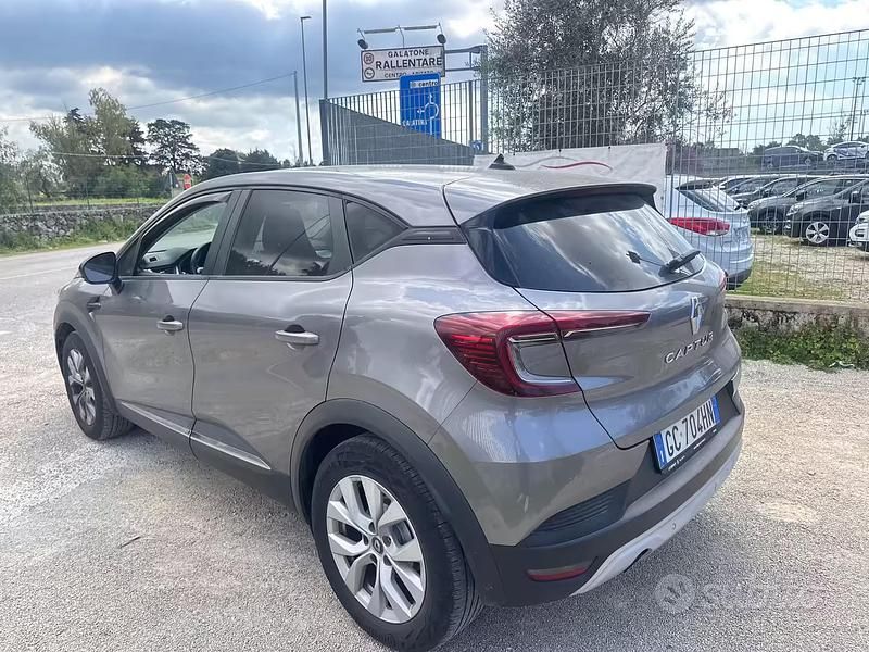 Usata Renault Captur Zen 101 CV (74 kW) 2020 Grigio SUV