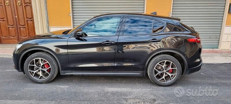 Nero Usata 2019 Alfa Romeo Stelvio Lusso SUV | 18.900 € (Cara) - Immagine 1/3