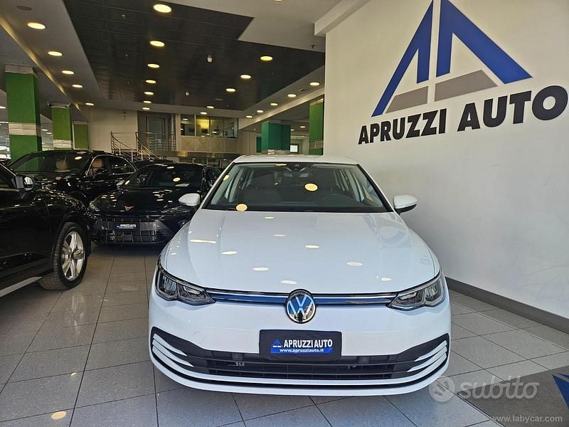 Usata VW Golf VIII Life 116 CV (85 kW) 2023 Bianco Berlina