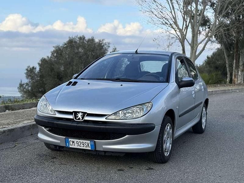 Usata 2004 Peugeot 206 Tre volumi | 2499 € (Buon prezzo) - Immagine 1/4