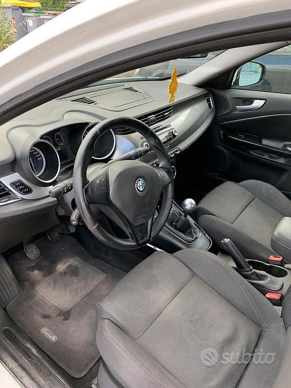 Usata Alfa Romeo Giulietta 105 CV (77 kW) 2011 Berlina