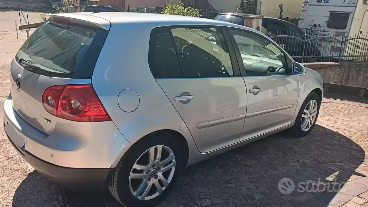 Usata VW Golf VI Comfortline 105 CV (77 kW) 2008 Grigio Utilitaria