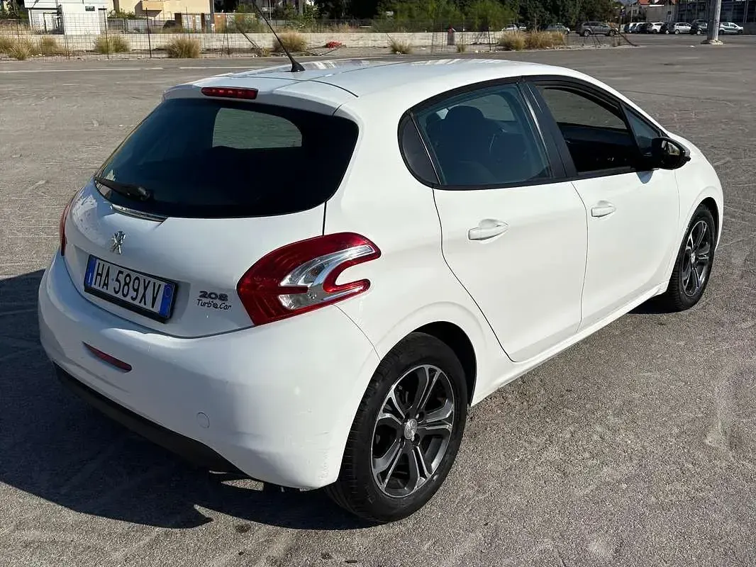 Usata Peugeot 208 Active 82 CV (60 kW) 2014 Bianco Utilitaria