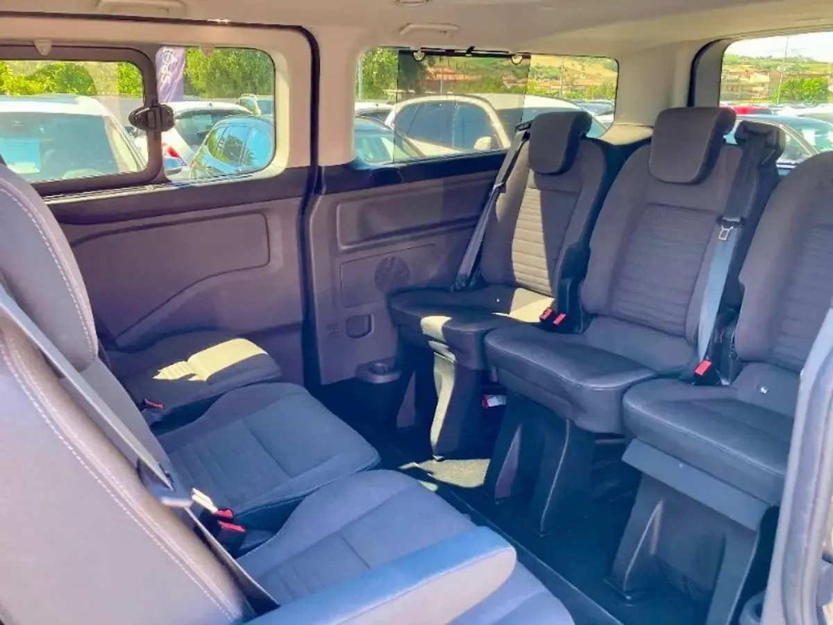 Usata Ford Tourneo Titanium 170 CV (125 kW) 2023 Grigio Monovolume