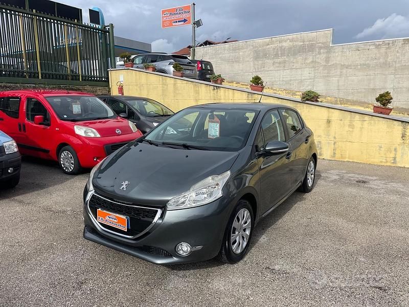 Usata Peugeot 208 81 CV (59 kW) 2017 Grigio Utilitaria