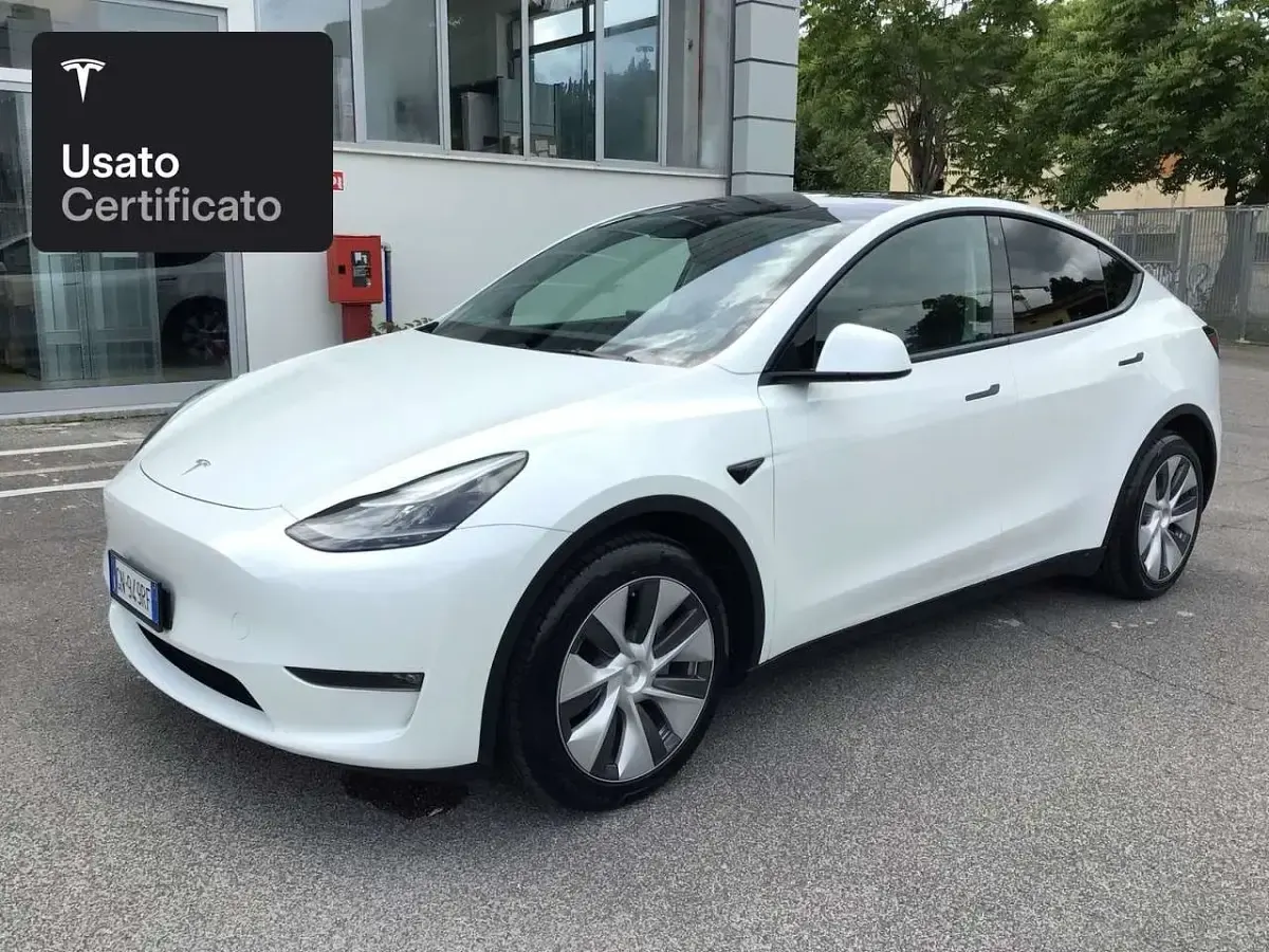 Usata Tesla Model Y Long Range AWD 258 kW (351 CV) 2023 Pearl white multicoat SUV