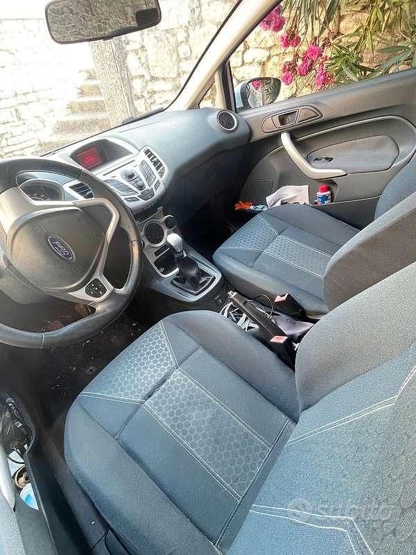 Usata Ford Fiesta Titanium 92 CV (67 kW) 2010 Bianco Berlina