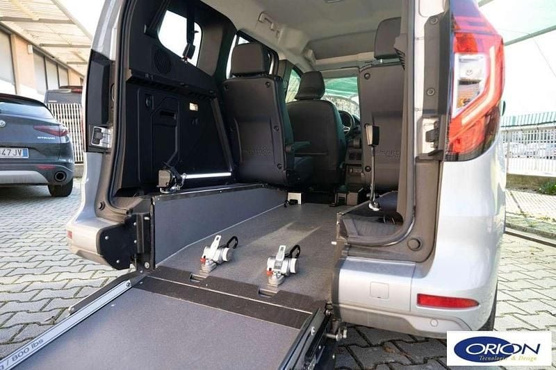 Nuova Ford Tourneo Connect 120 CV (88 kW) 2025 Grigio chiaro Monovolume