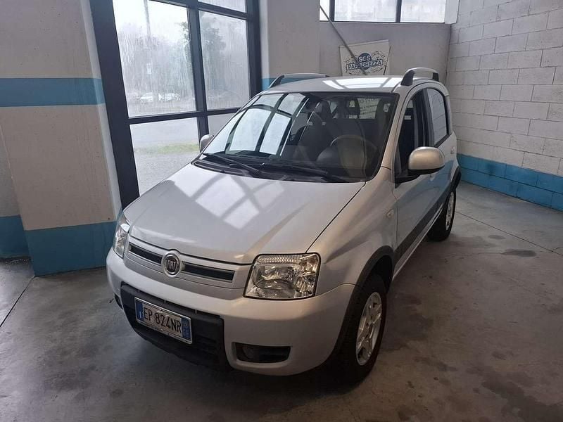 Usata Fiat Panda 4x4 Climbing 75 CV (55 kW) 2012 Argento Utilitaria