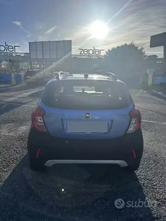 Usata Opel Karl Rocks 75 CV (55 kW) 2018 Bluazzurro Utilitaria