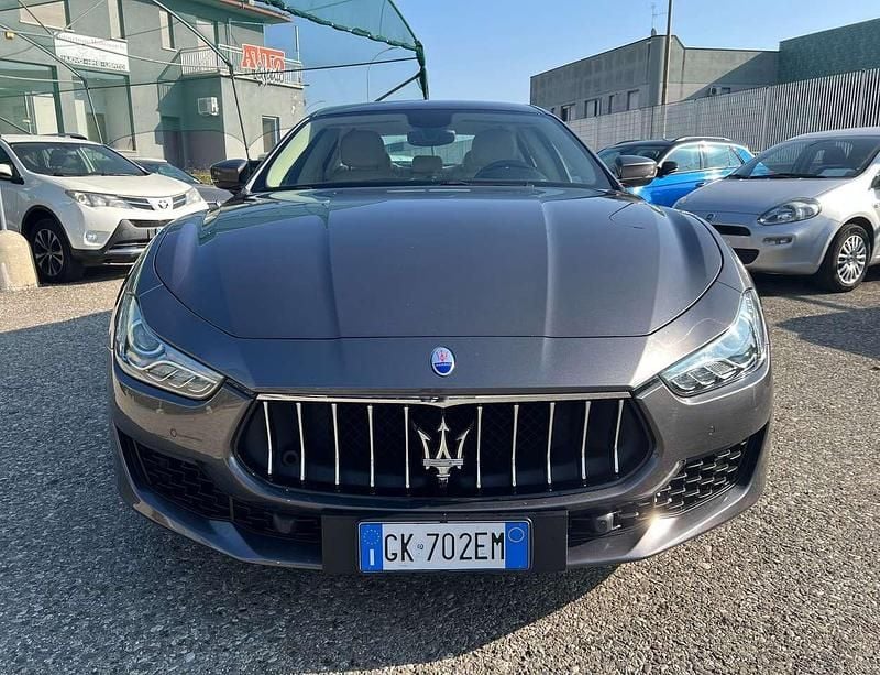 Grigio Usata 2019 Maserati Ghibli Berlina | 33.400 € (Buon prezzo) - Immagine 1/4