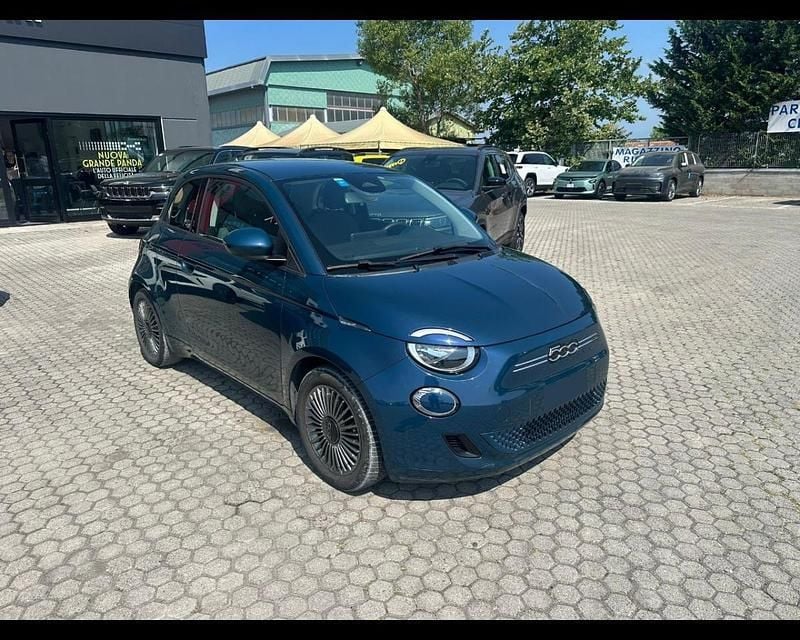 Blu Usata 2022 Fiat 500e Icon Due volumi | 18.000 € (Buon prezzo) - Immagine 1/4