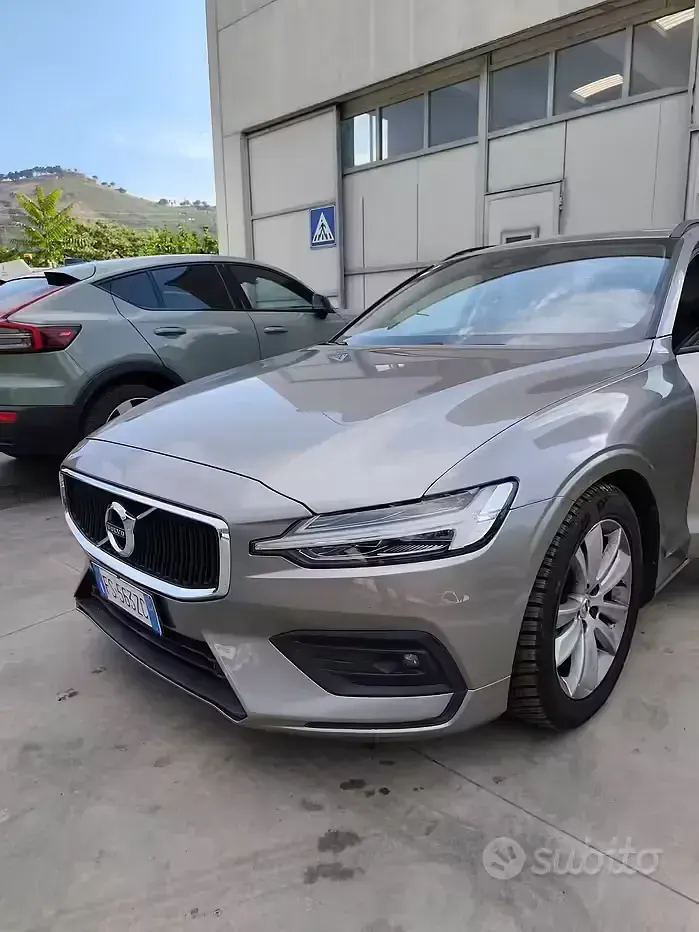 Usata Volvo V60 Business Edition 150 CV (110 kW) 2018 Grigio Station wagon
